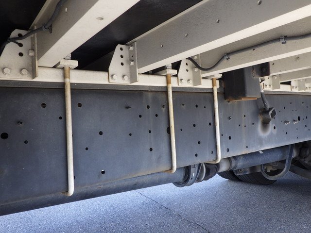 日産UD QPG-CD5ZA アルミウィング 10t超
